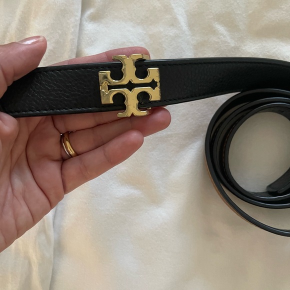 Tory Burch Tan & Balck Leather Belt with Gold Logo Buckle (reversible) - Picture 2 of 3